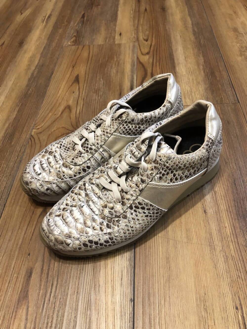 NEW COFI women's holly fashion sneakers in white snake